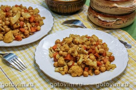 Карри из цветной капусты с киноа и грибами