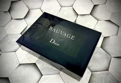 Настройтесь на подлинность: защитная пломба духов Dior Sauvage