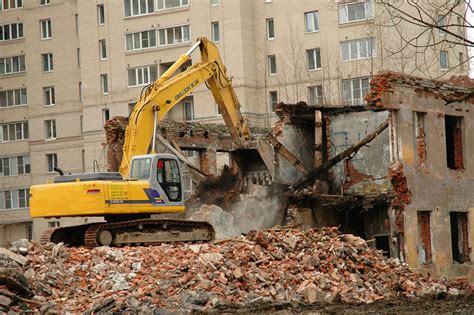 Размыкание и демонтаж предыдущей облицовки замка